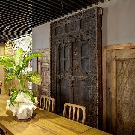 Hotel Sura Design & 4*