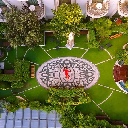 Отель Sura Design & 4*